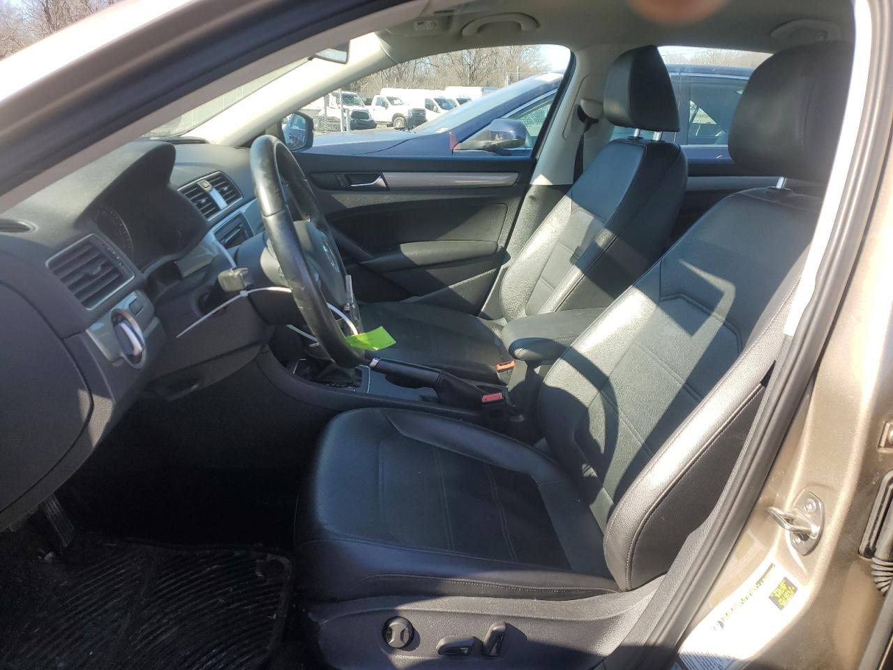 2015 Volkswagen Passat - Image 7