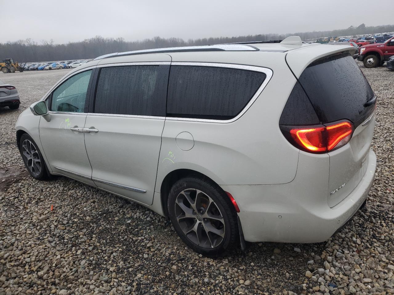 2017 Chrysler Pacifica - Image 2