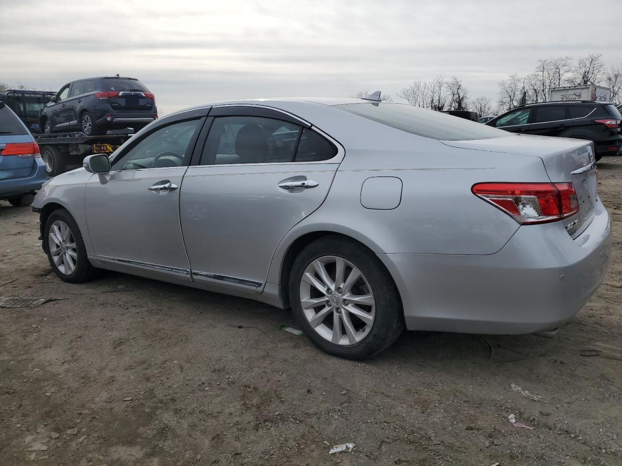 2010 Lexus ES - Image 2