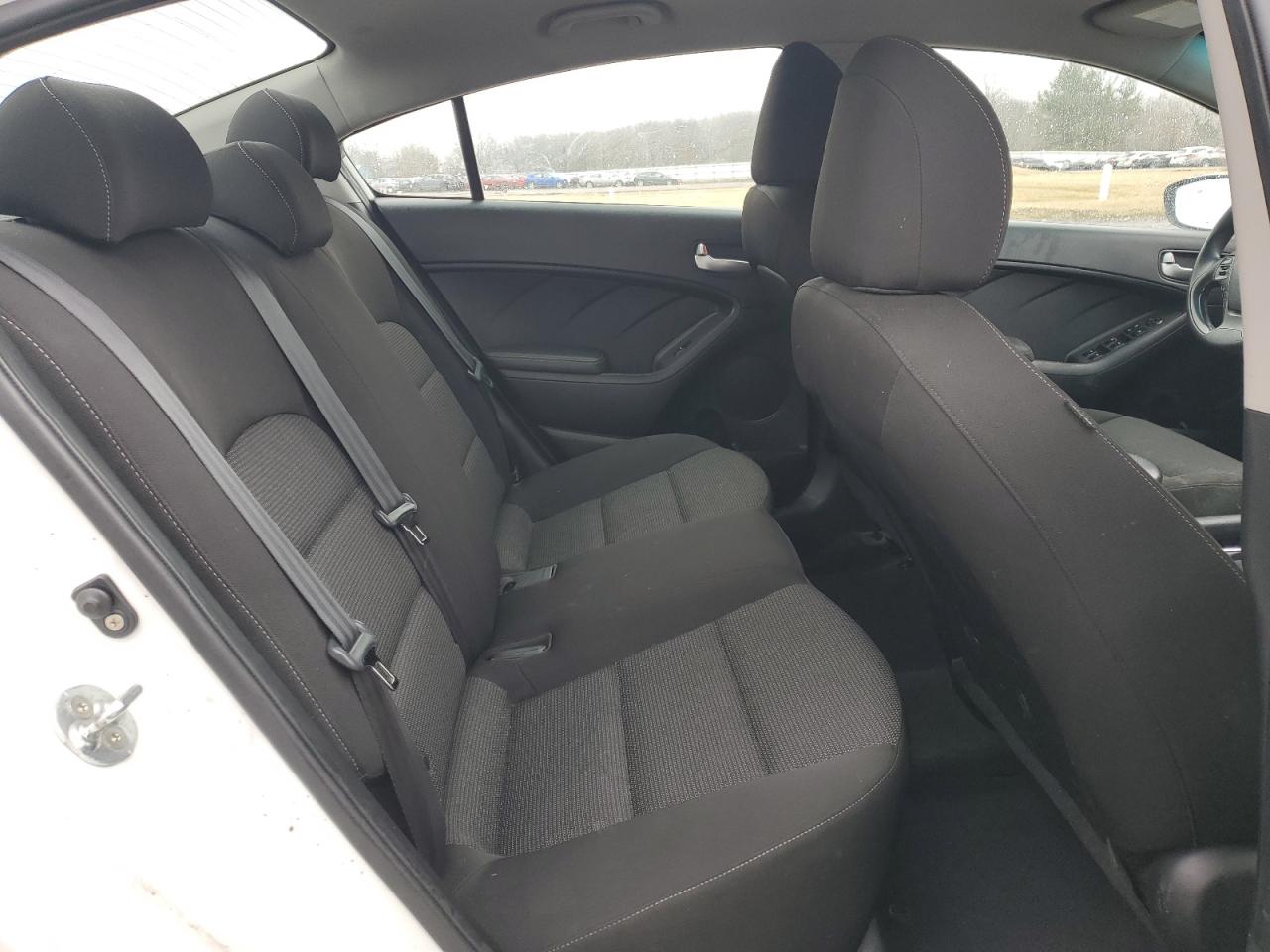 2017 Kia Forte - Image 10