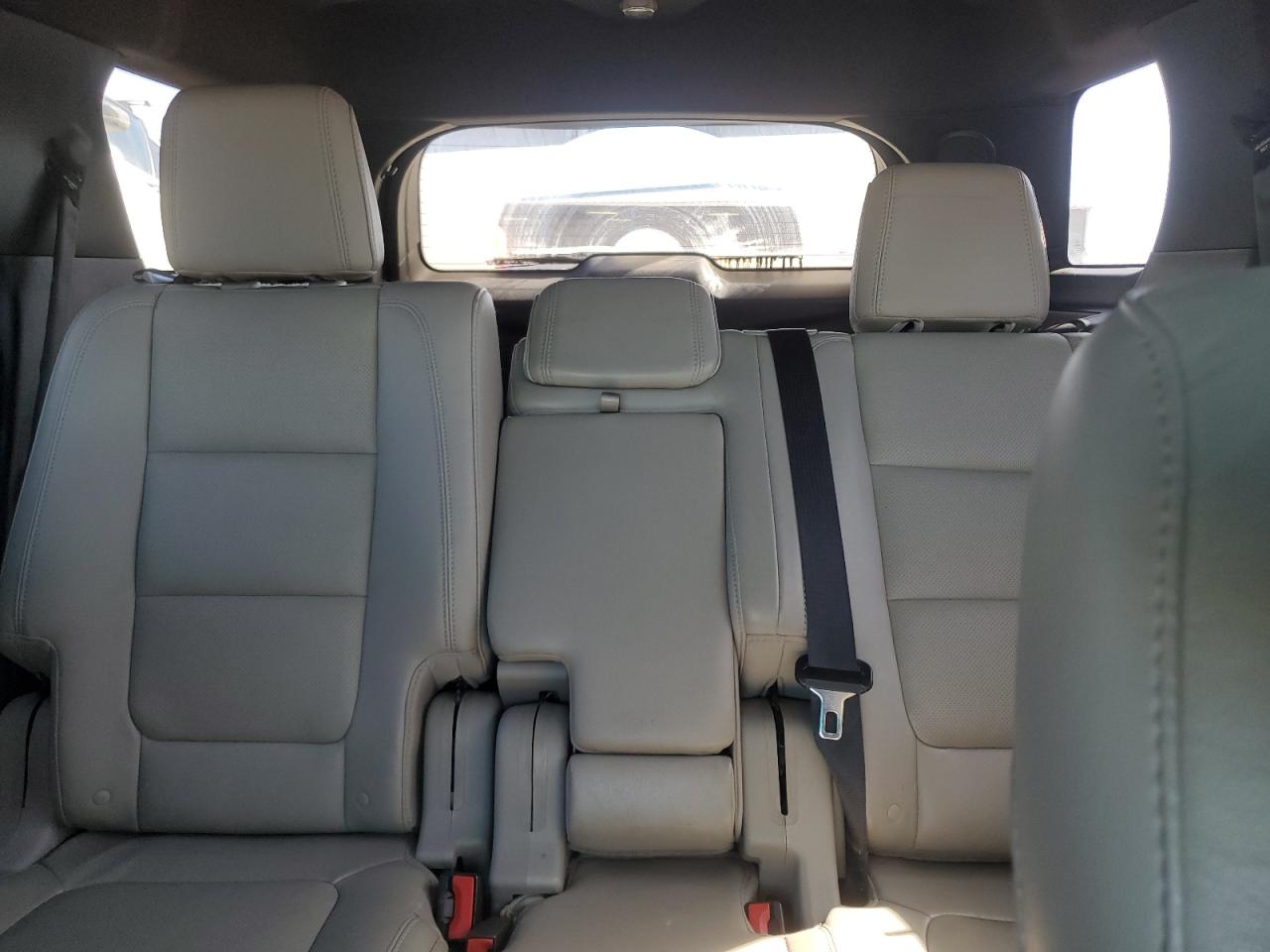 2015 Ford Explorer - Image 10