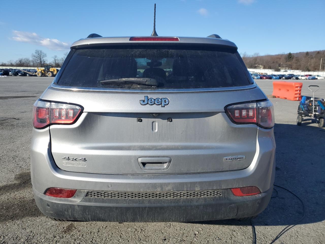 2018 Jeep Compass - Image 6