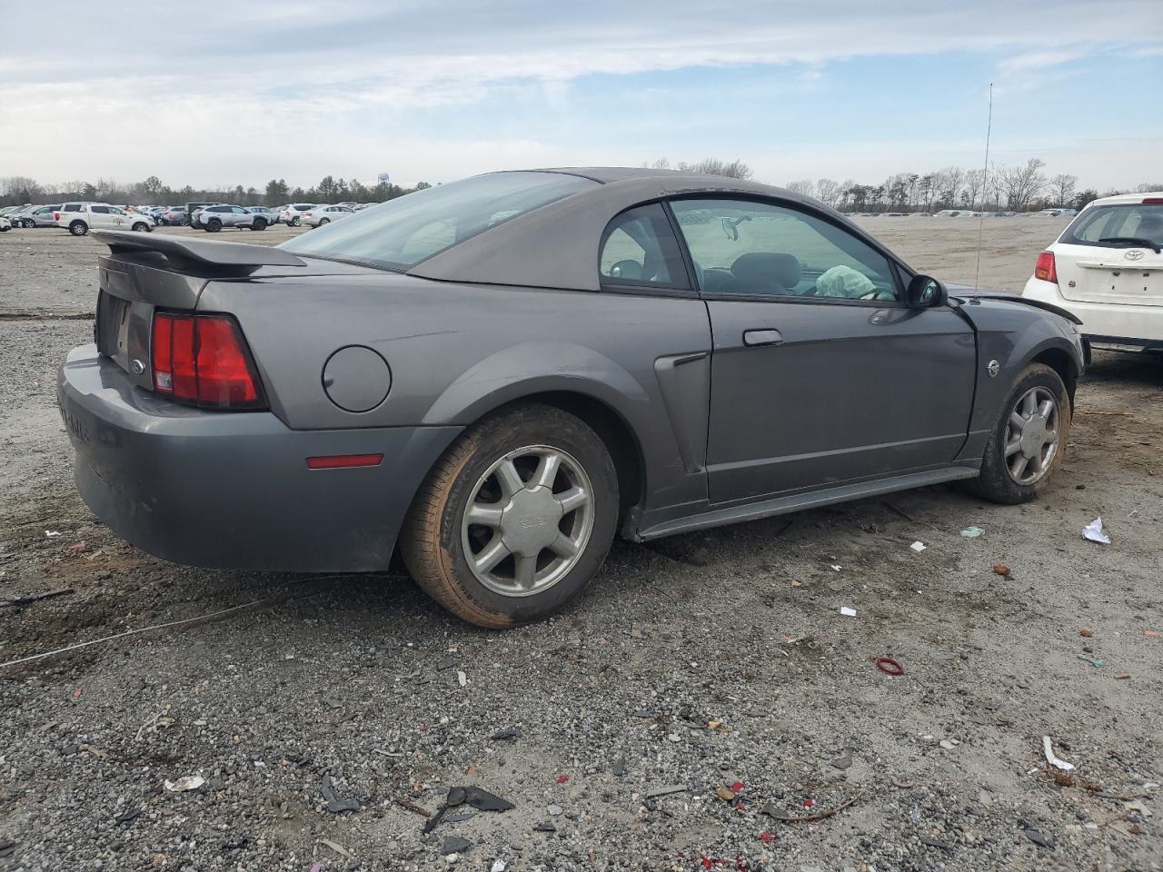 2004 Ford Mustang - Image 3