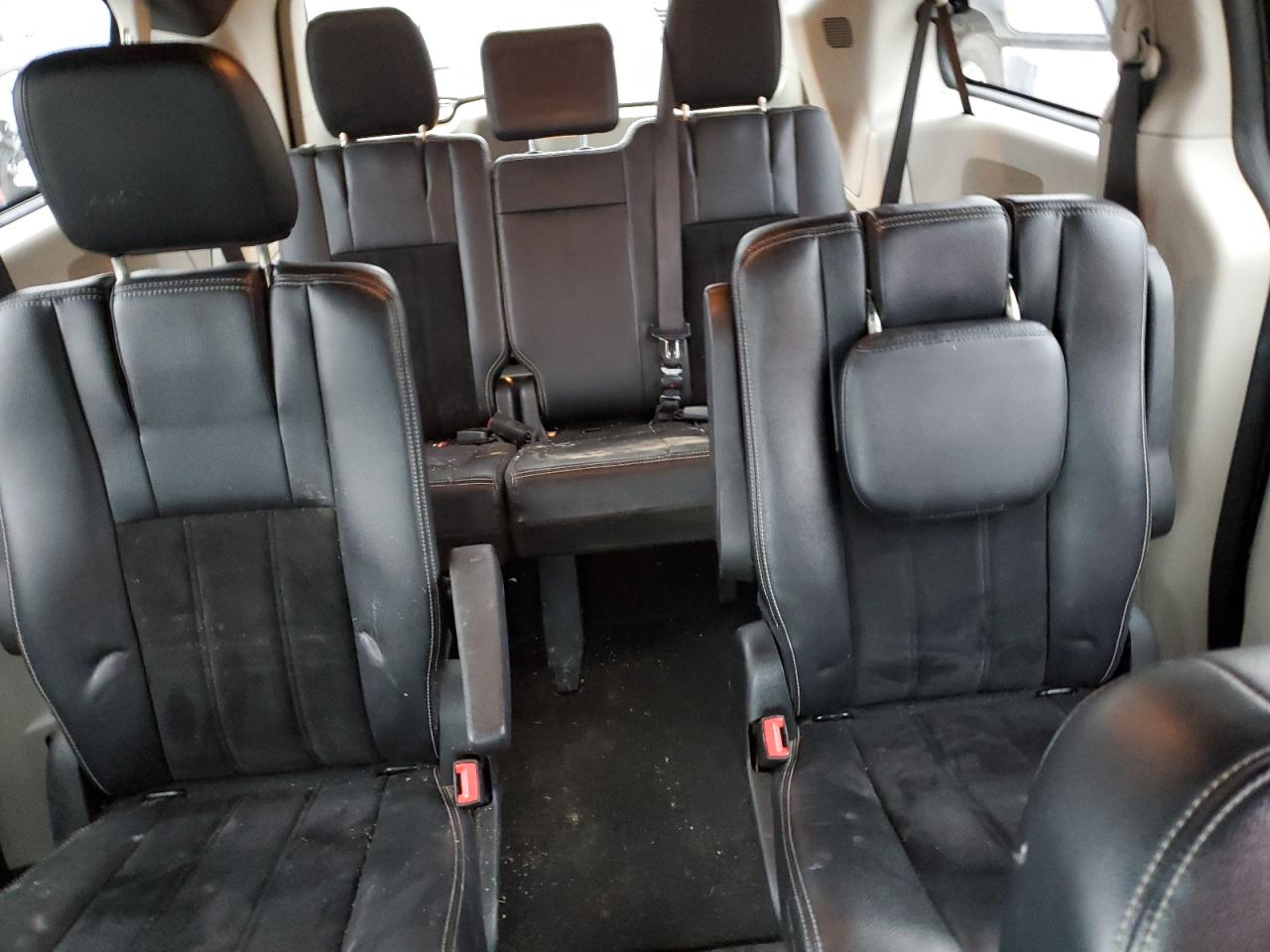 2018 Dodge Caravan - Image 10