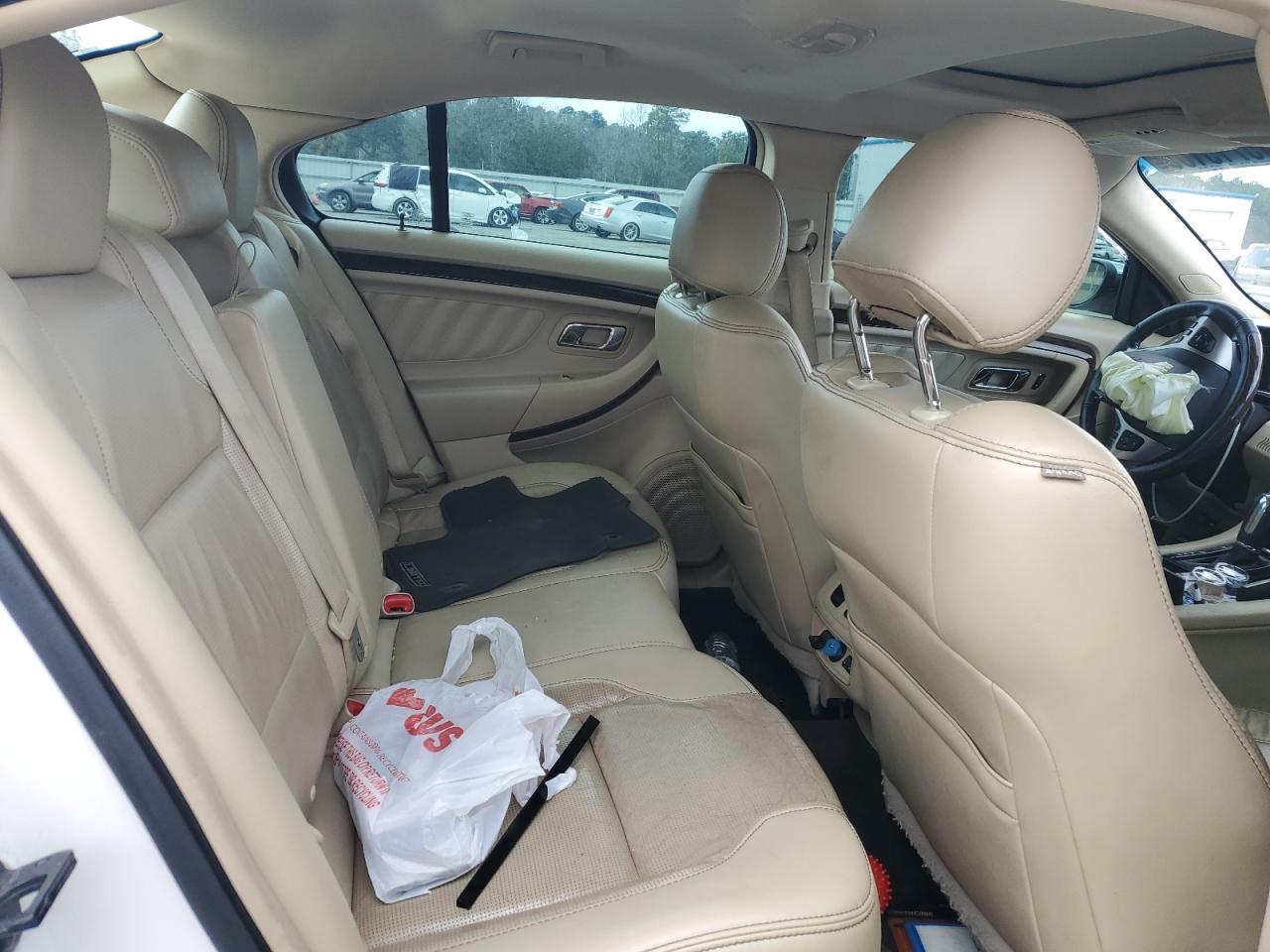2018 Ford Taurus - Image 10