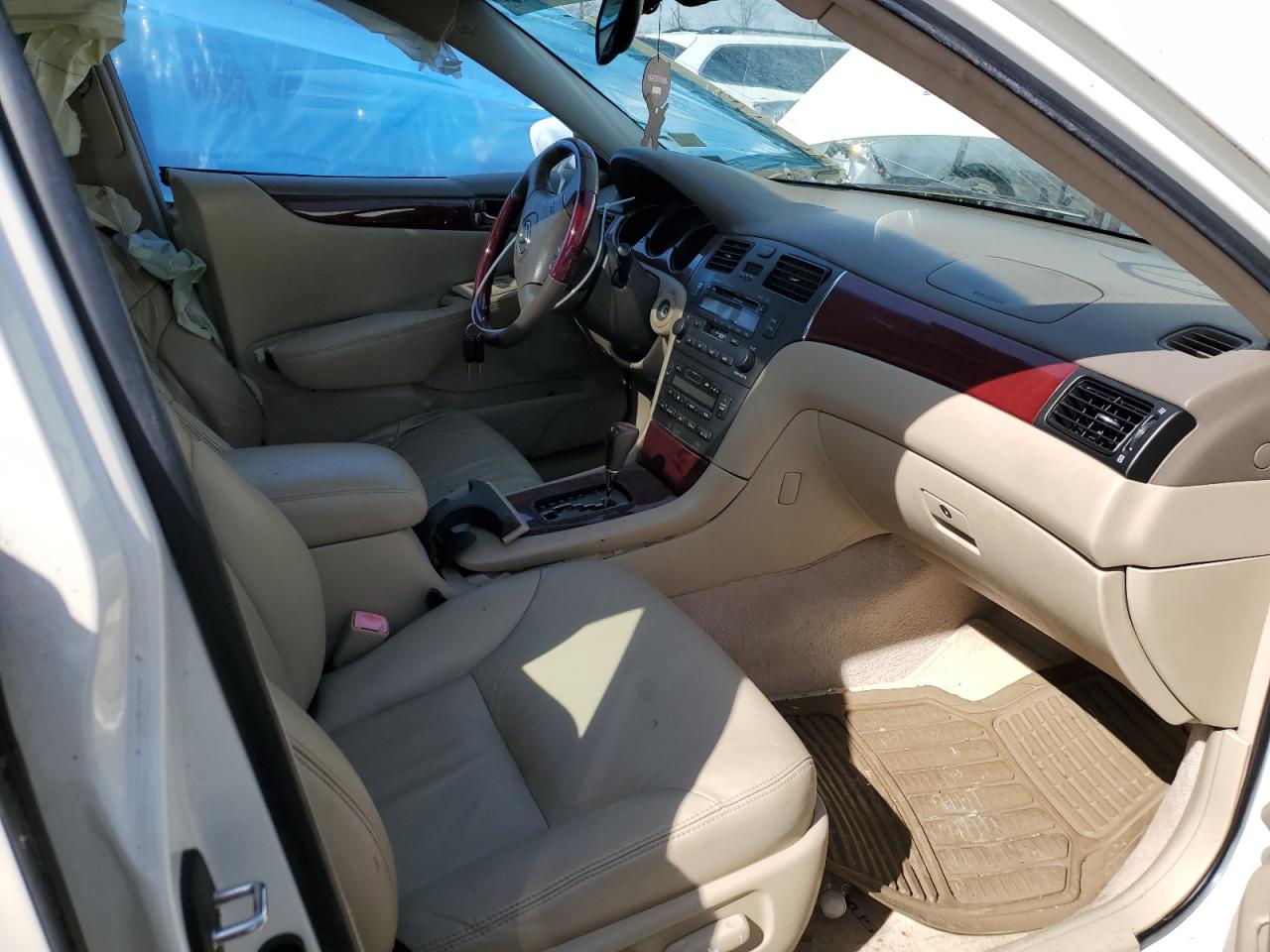 2004 Lexus ES - Image 7