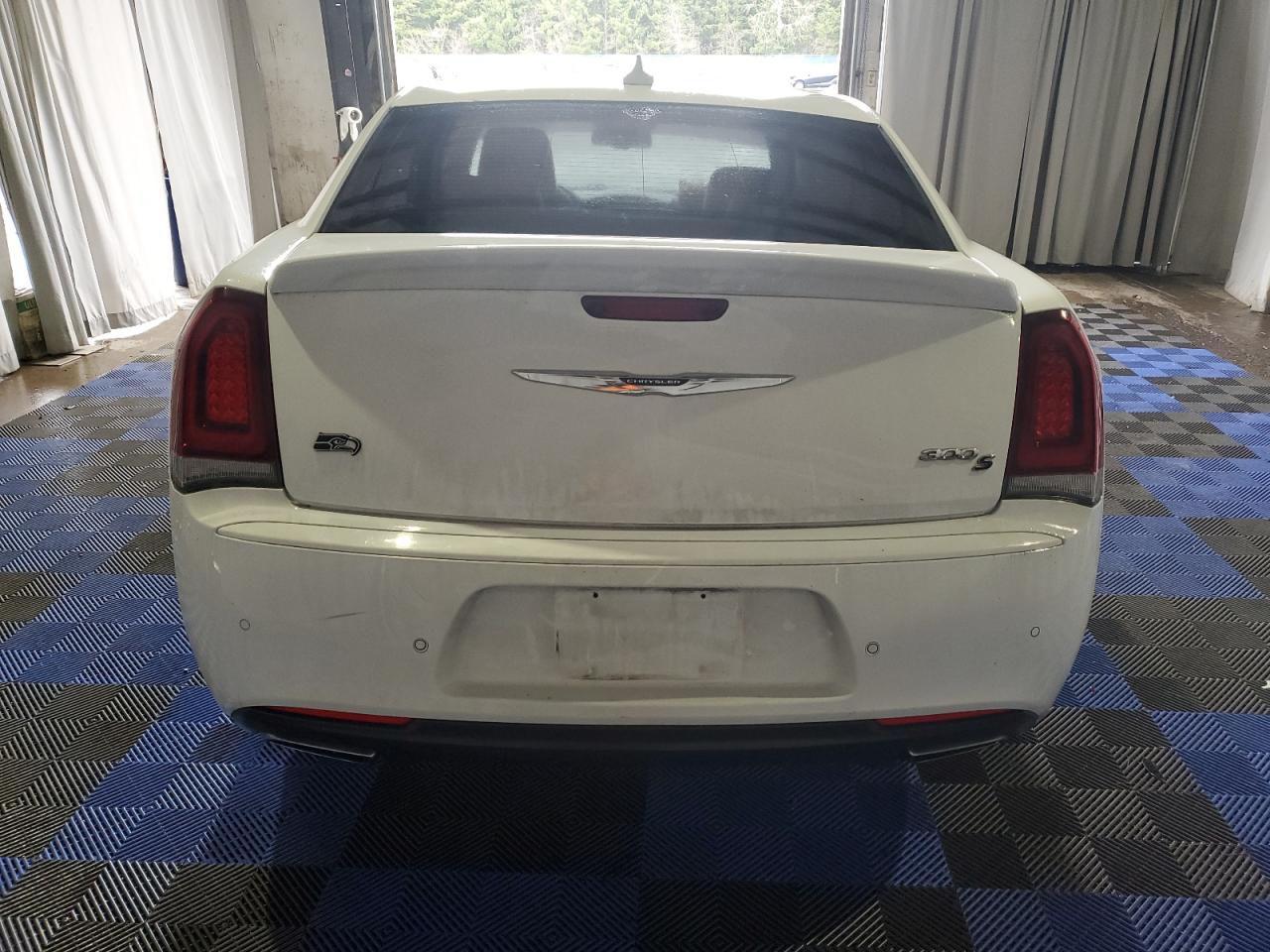 2018 Chrysler 300 - Image 6