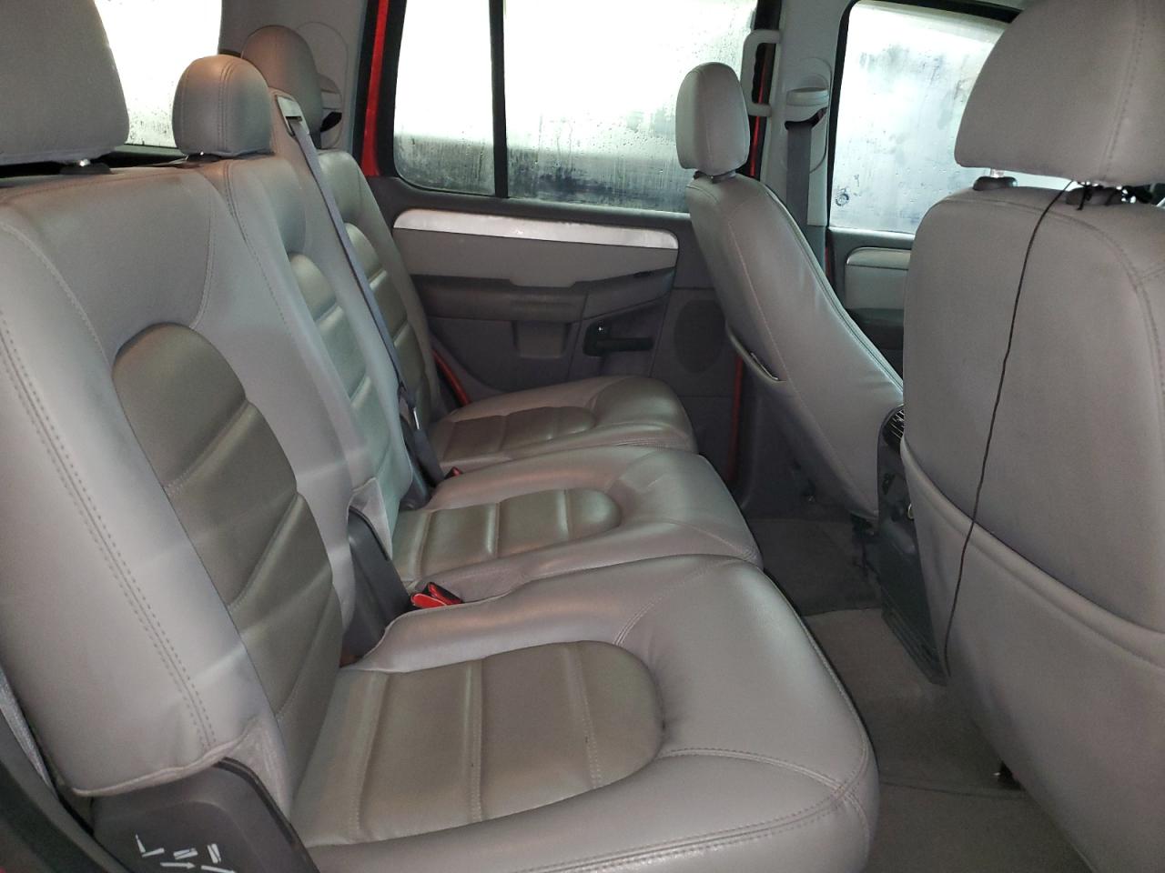 2004 Ford Explorer - Image 11