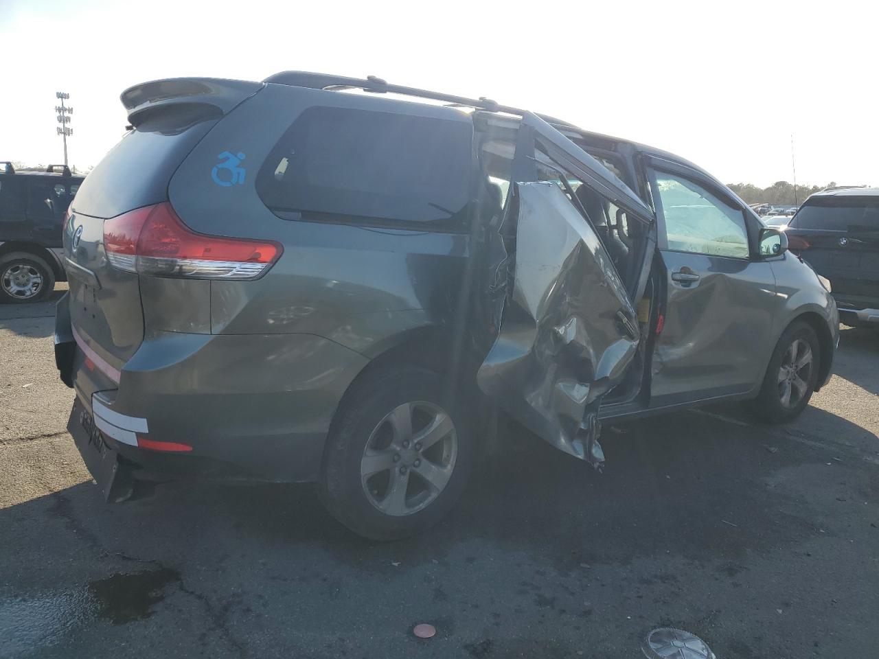 2014 Toyota Sienna - Image 3