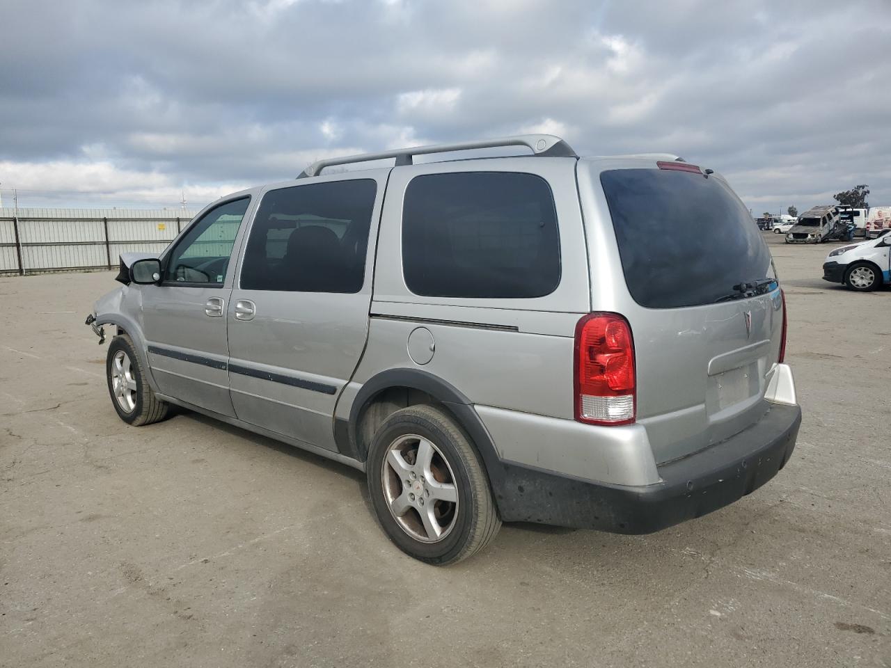 2006 Pontiac Montana - Image 2