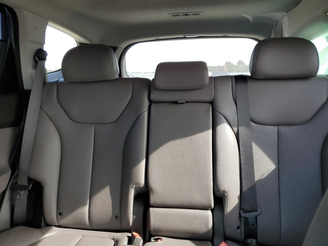 2020 Hyundai Santa Fe - Image 10
