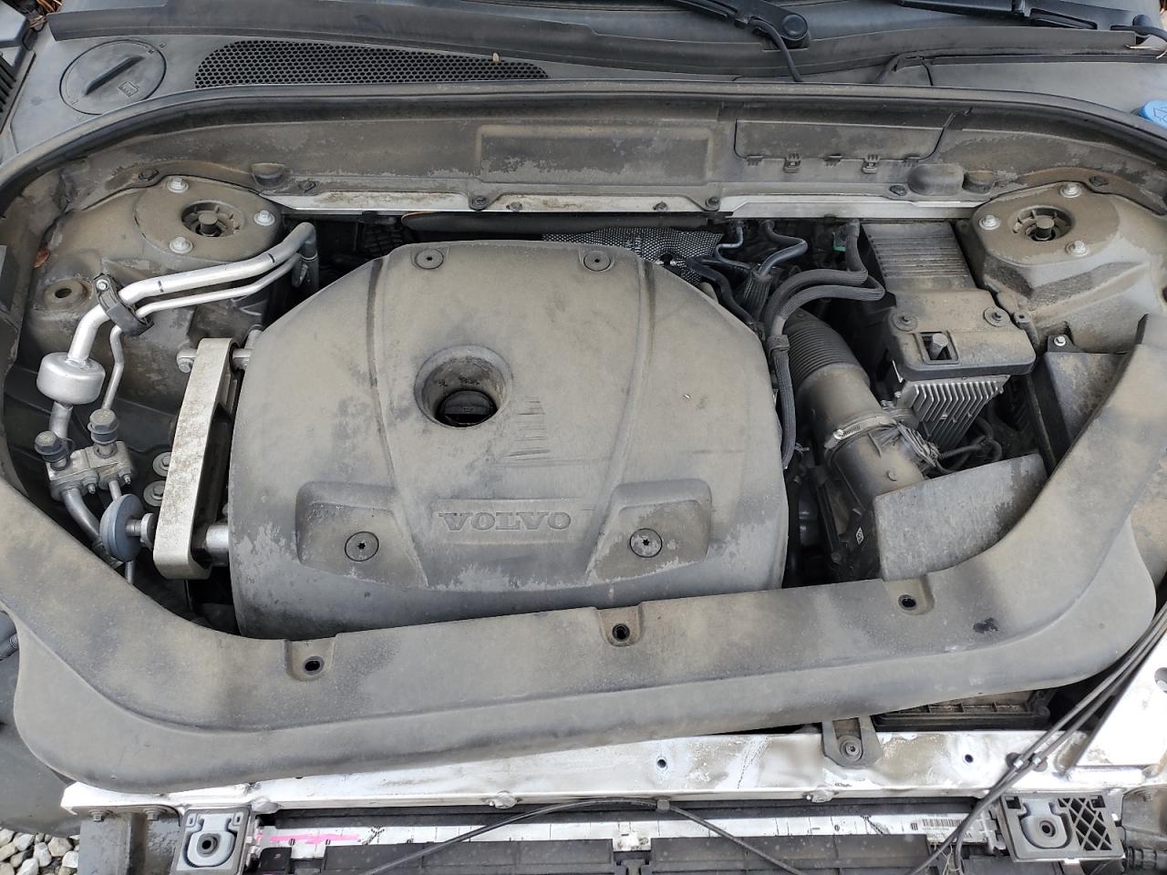 2020 Volvo XC60 - Image 12