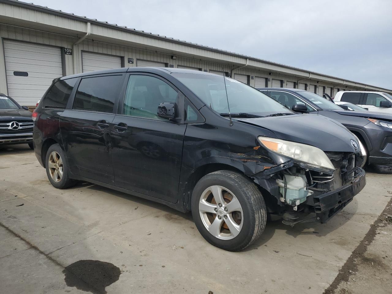 2012 Toyota Sienna - Image 4