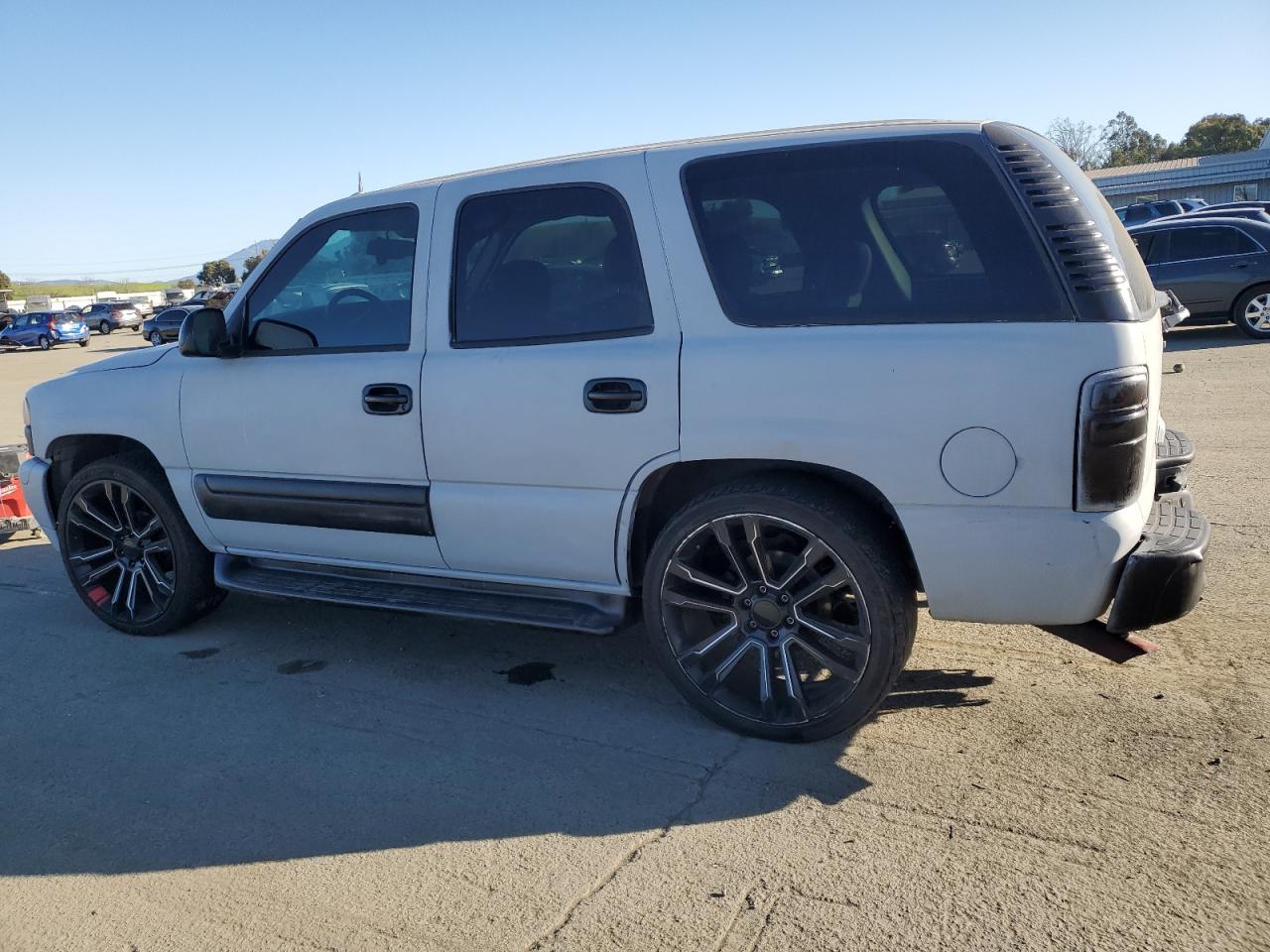 2004 GMC Yukon - Image 2