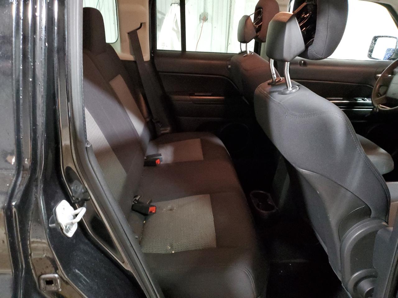 2010 Jeep Liberty (Patriot) - Image 11