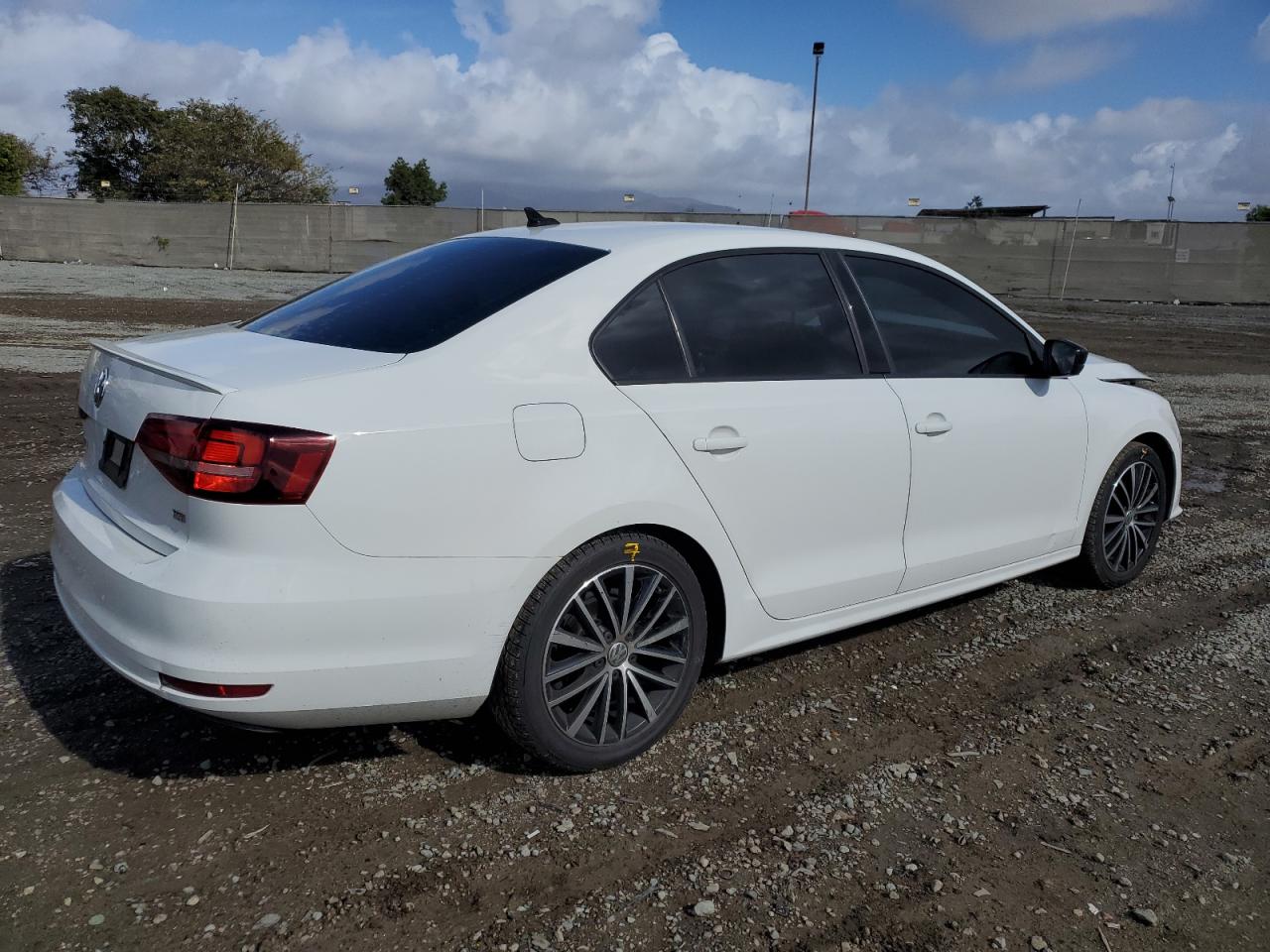 2016 Volkswagen Jetta - Image 3