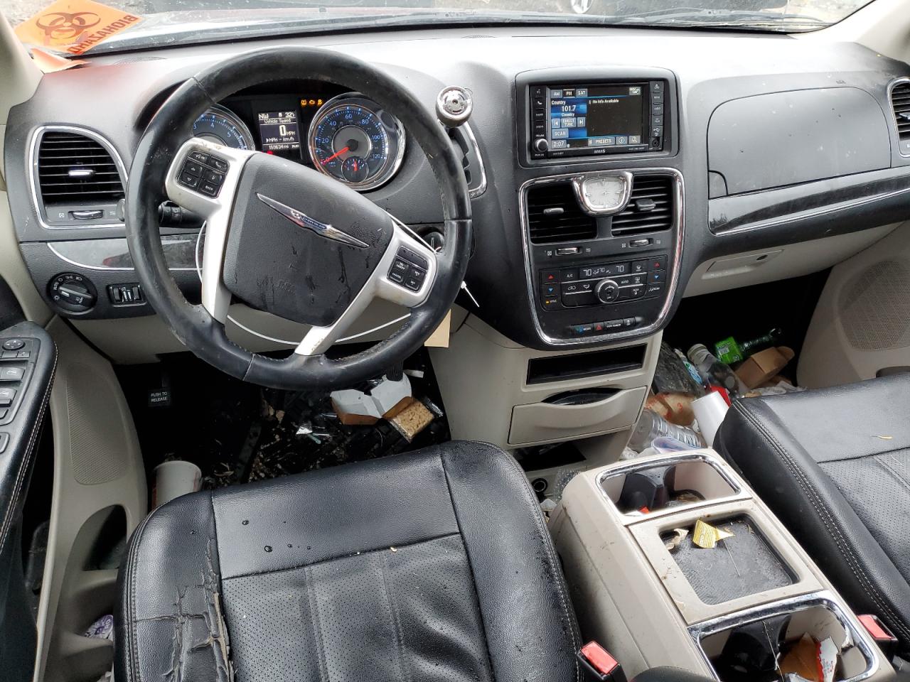 2015 Chrysler Town & Country - Image 8