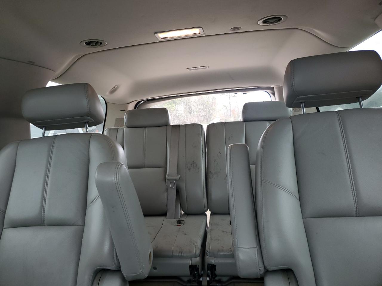 2007 Chevrolet Suburban - Image 10