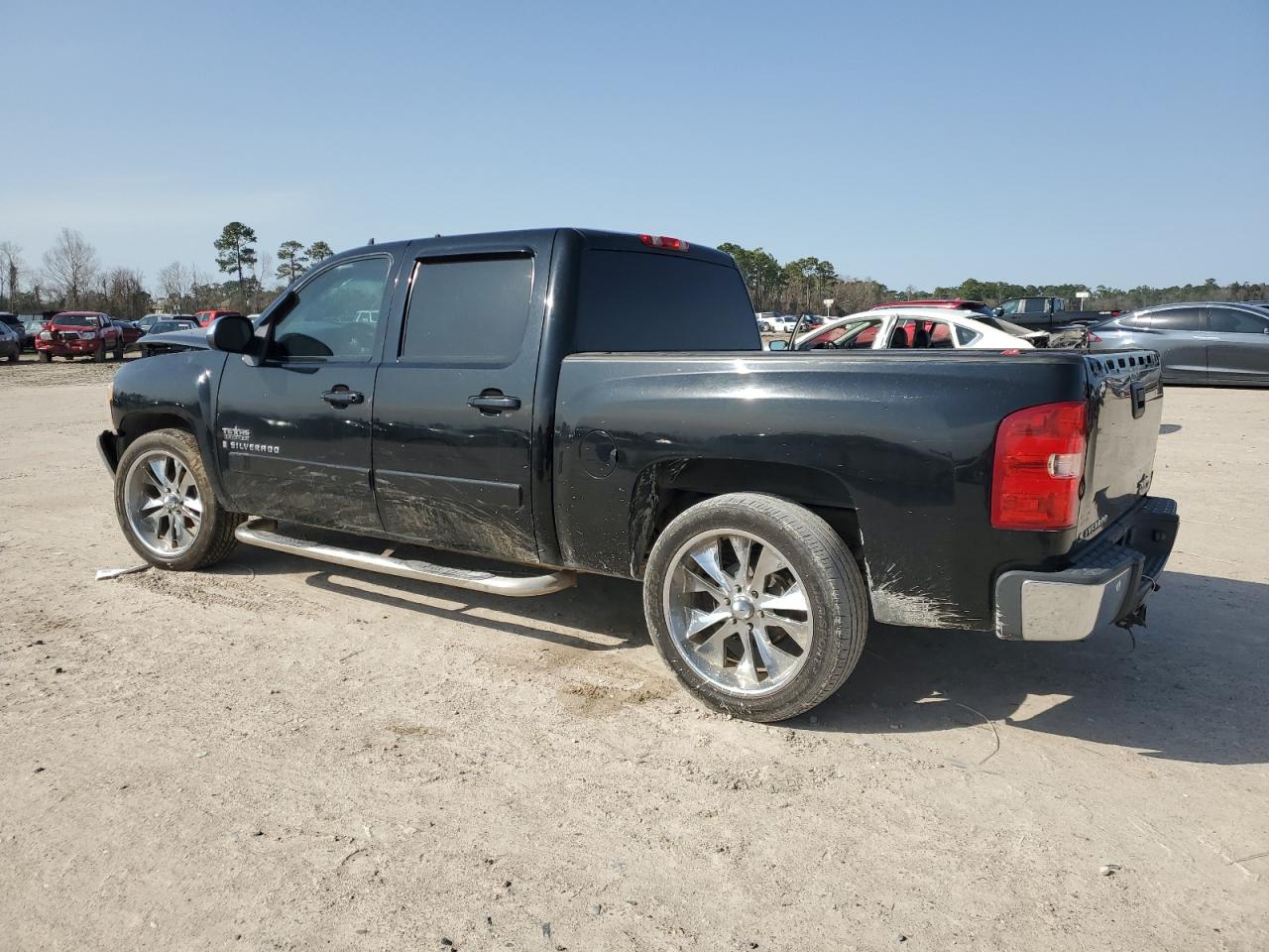 2007 Chevrolet Silverado - Image 2