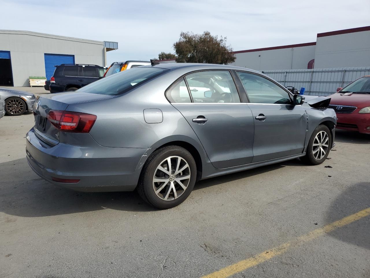 2017 Volkswagen Jetta - Image 3