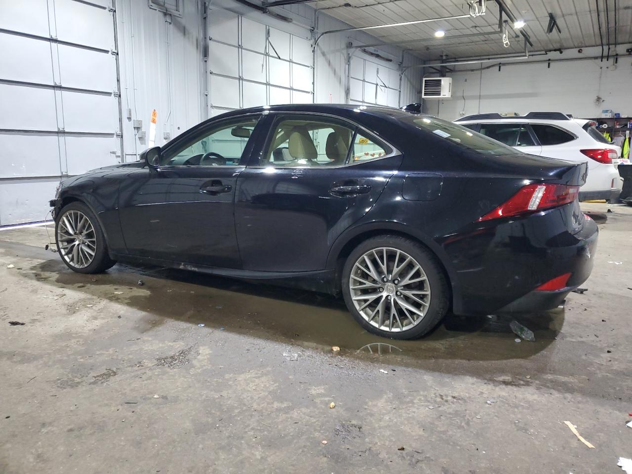 2015 Lexus IS - Image 2