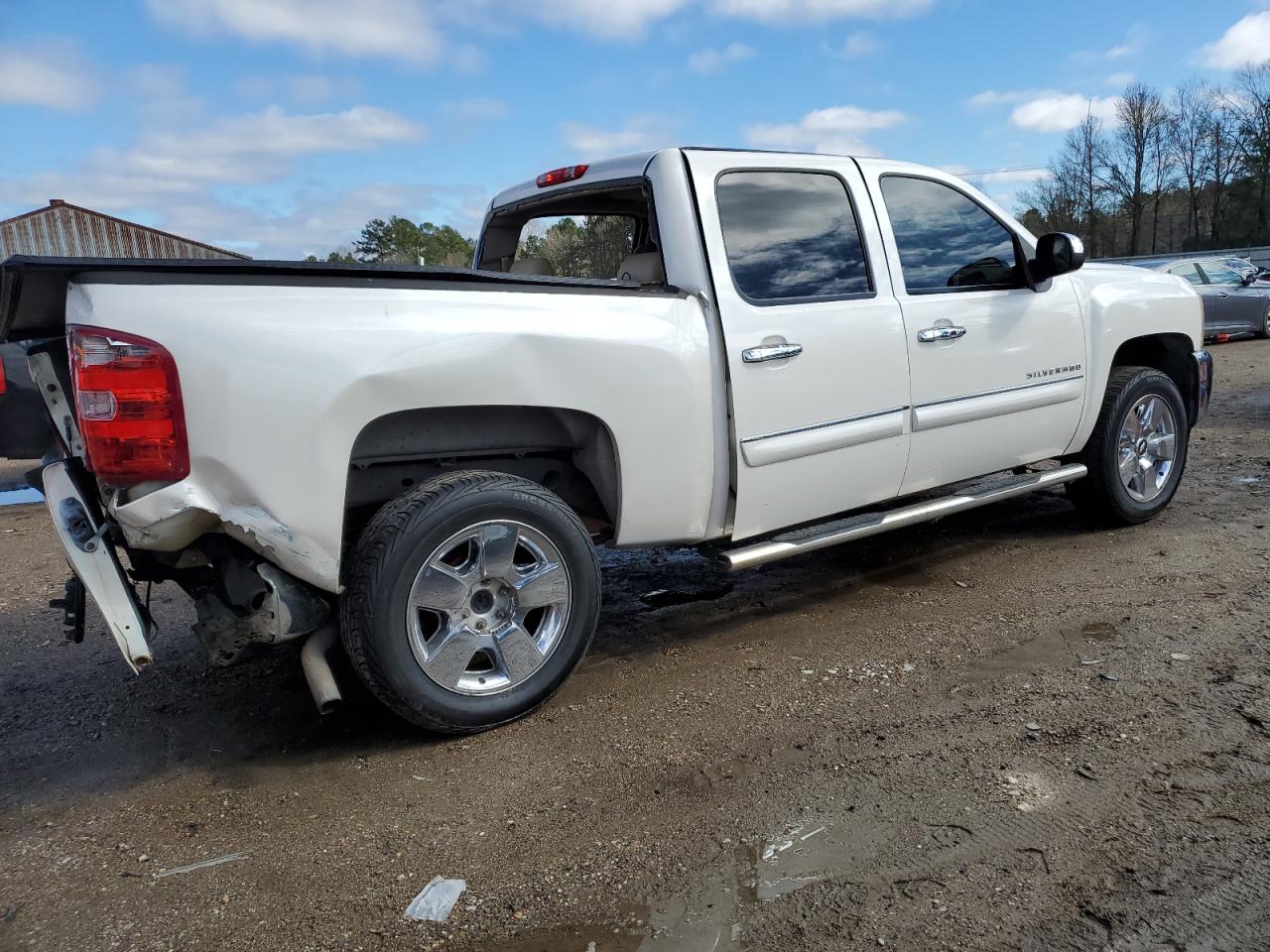 2013 Chevrolet Silverado - Image 3