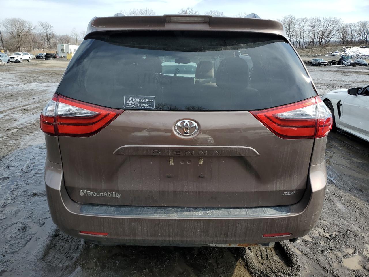 2020 Toyota Sienna - Image 6