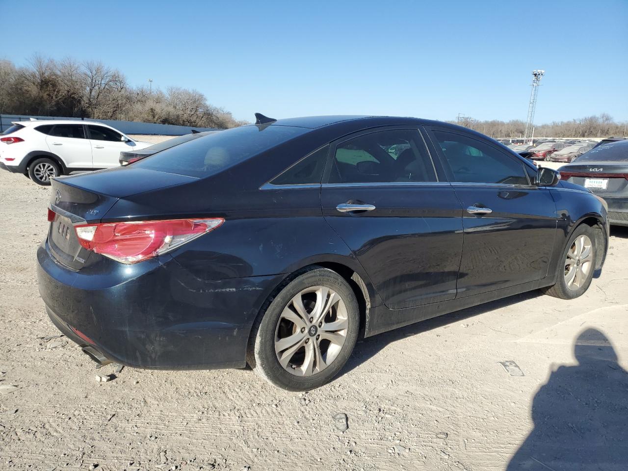 2011 Hyundai Sonata - Image 3
