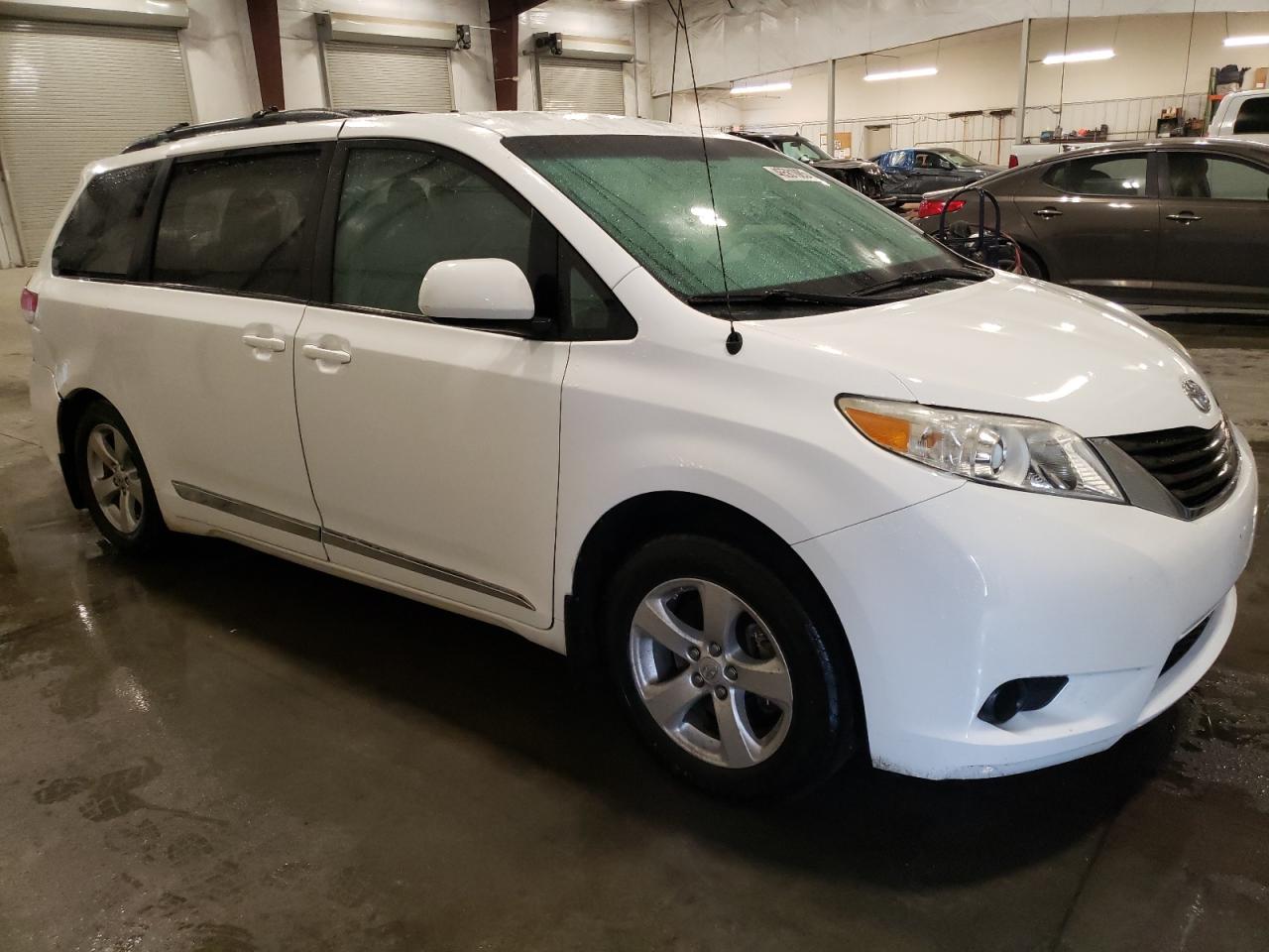 2013 Toyota Sienna - Image 4
