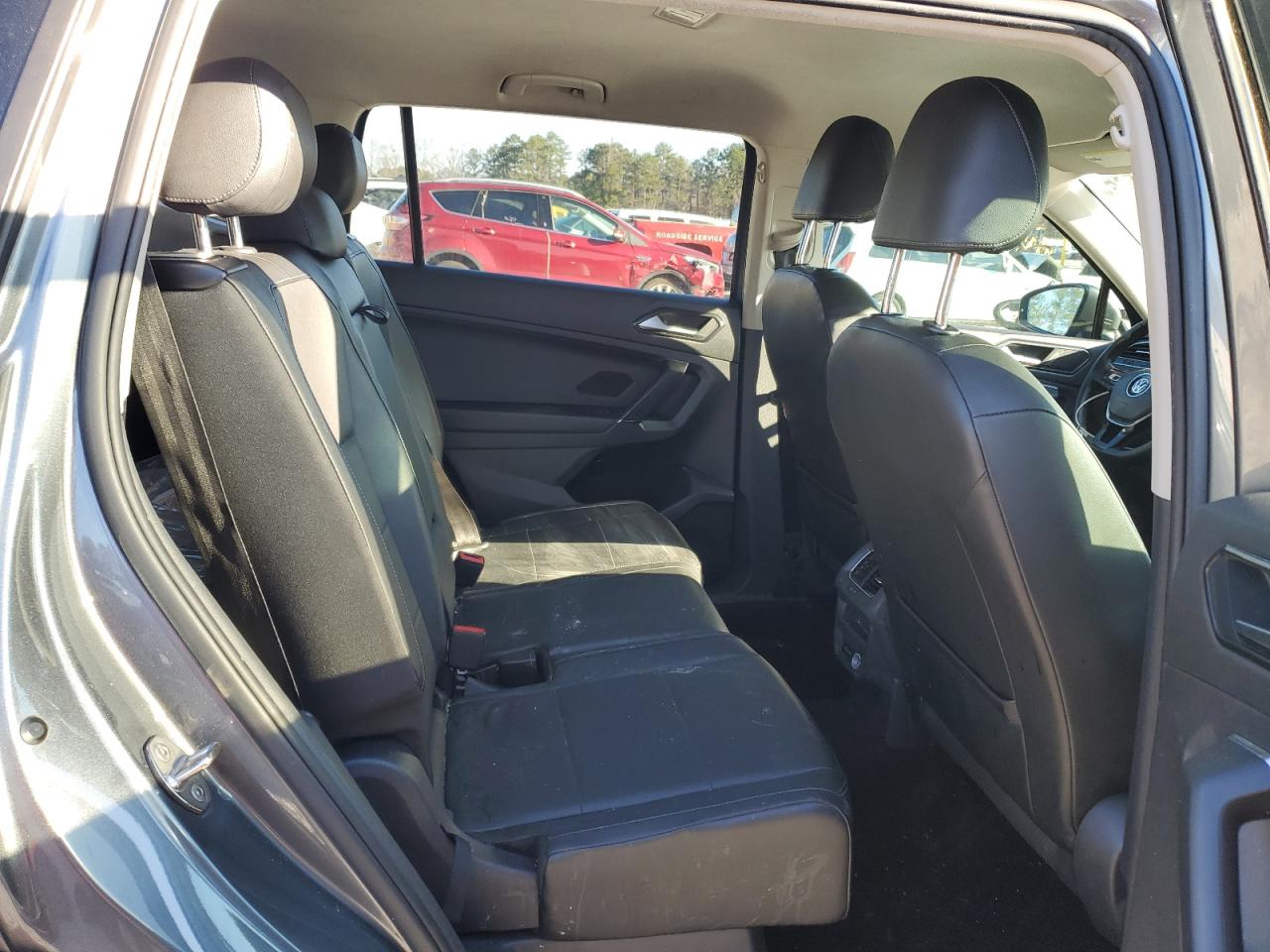 2018 Volkswagen Tiguan - Image 11