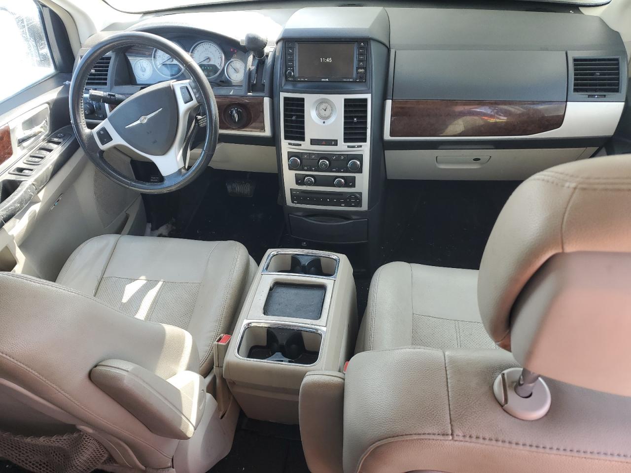 2010 Chrysler Town & Country - Image 8