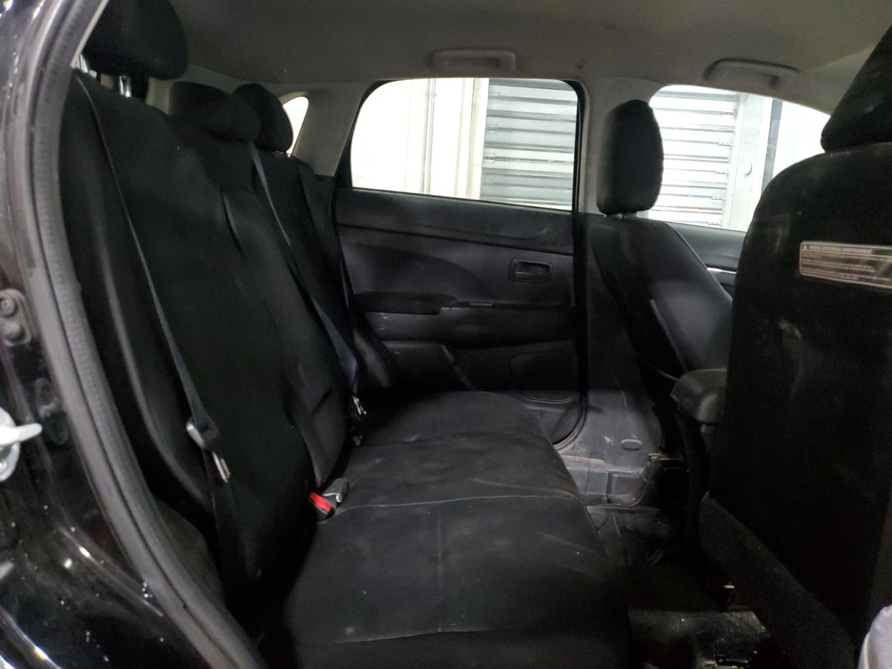 2015 Mitsubishi Outlander - Image 12