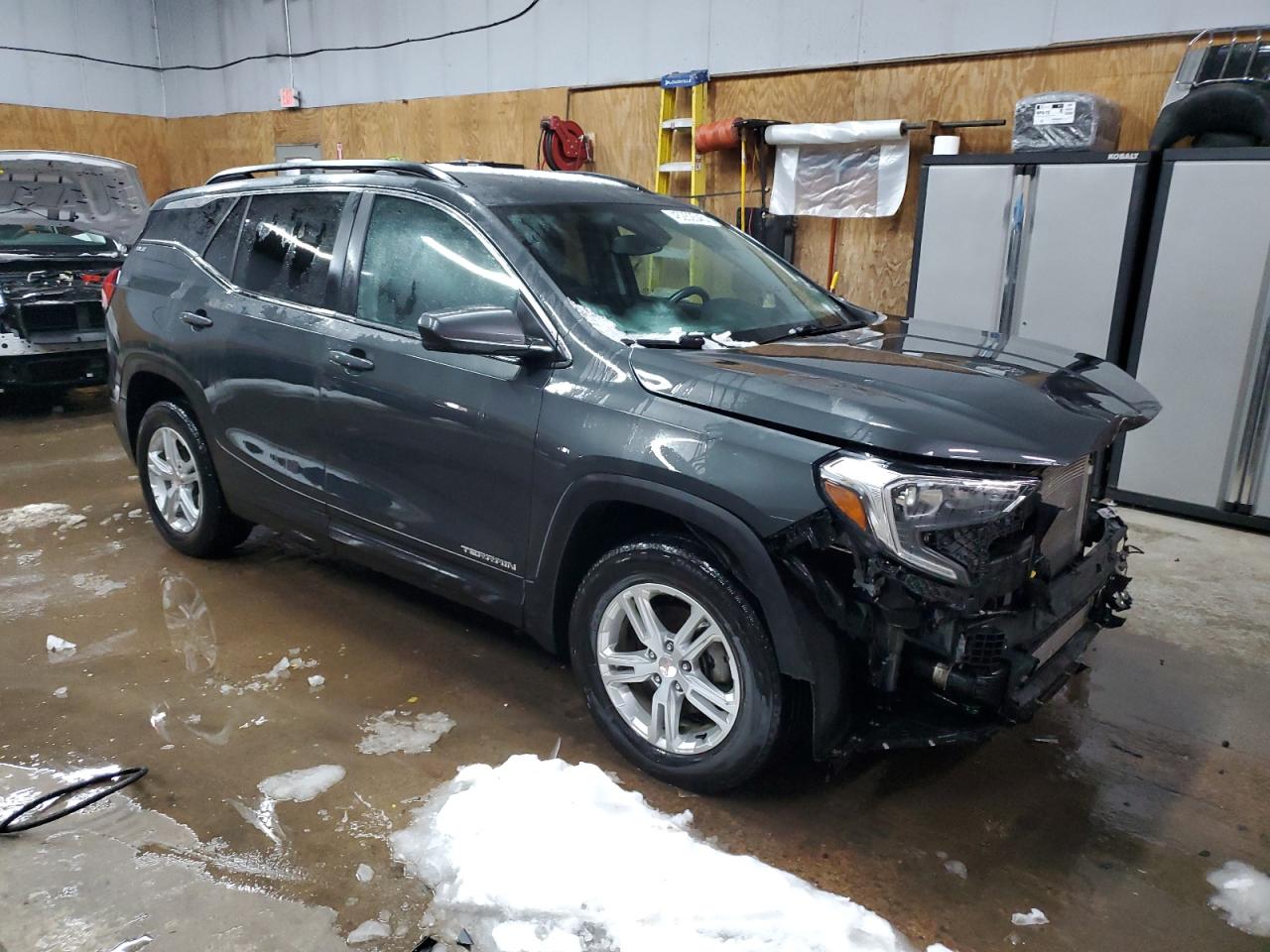 2021 GMC Terrain - Image 4