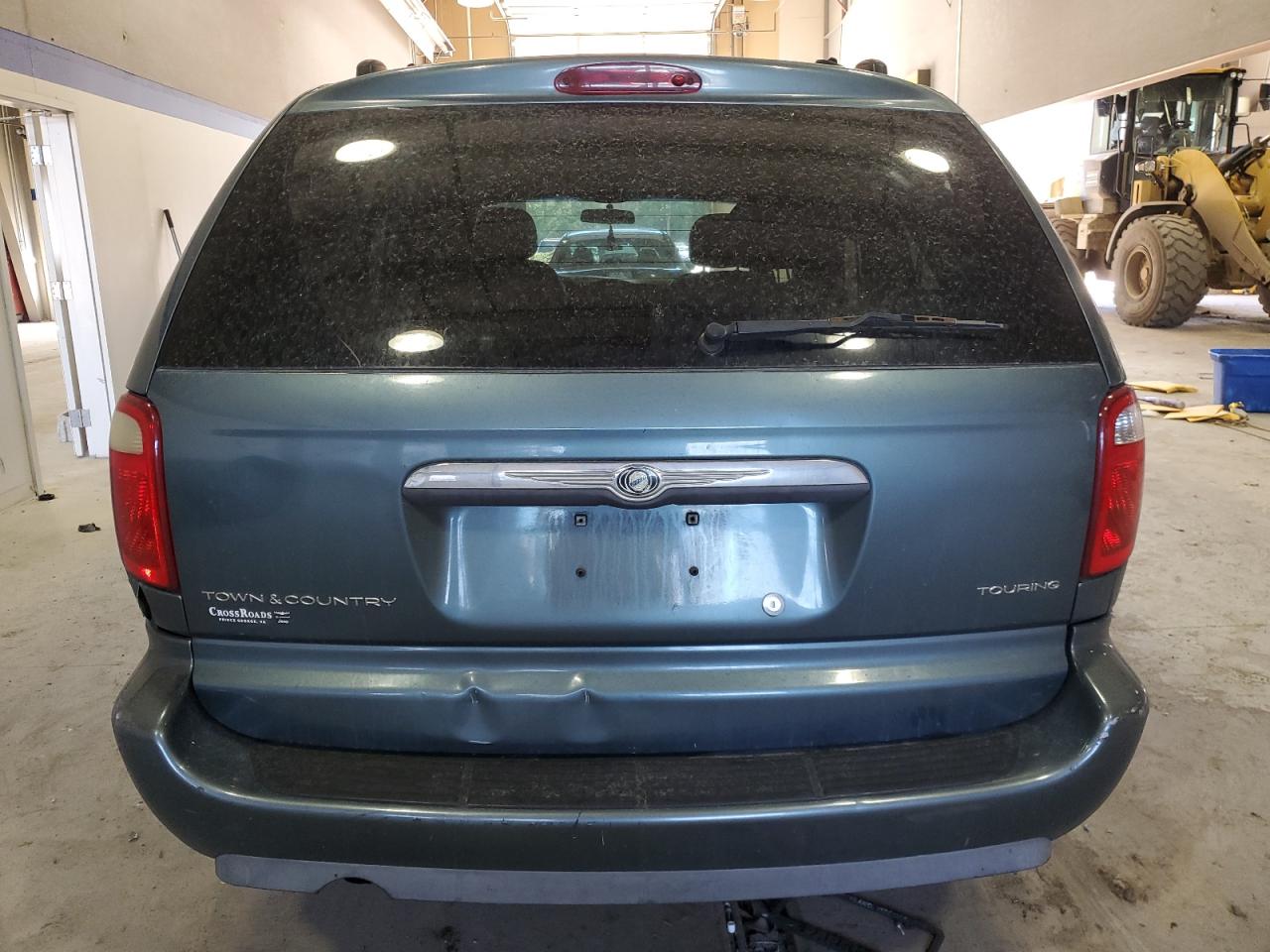 2005 Chrysler Town & Country - Image 6