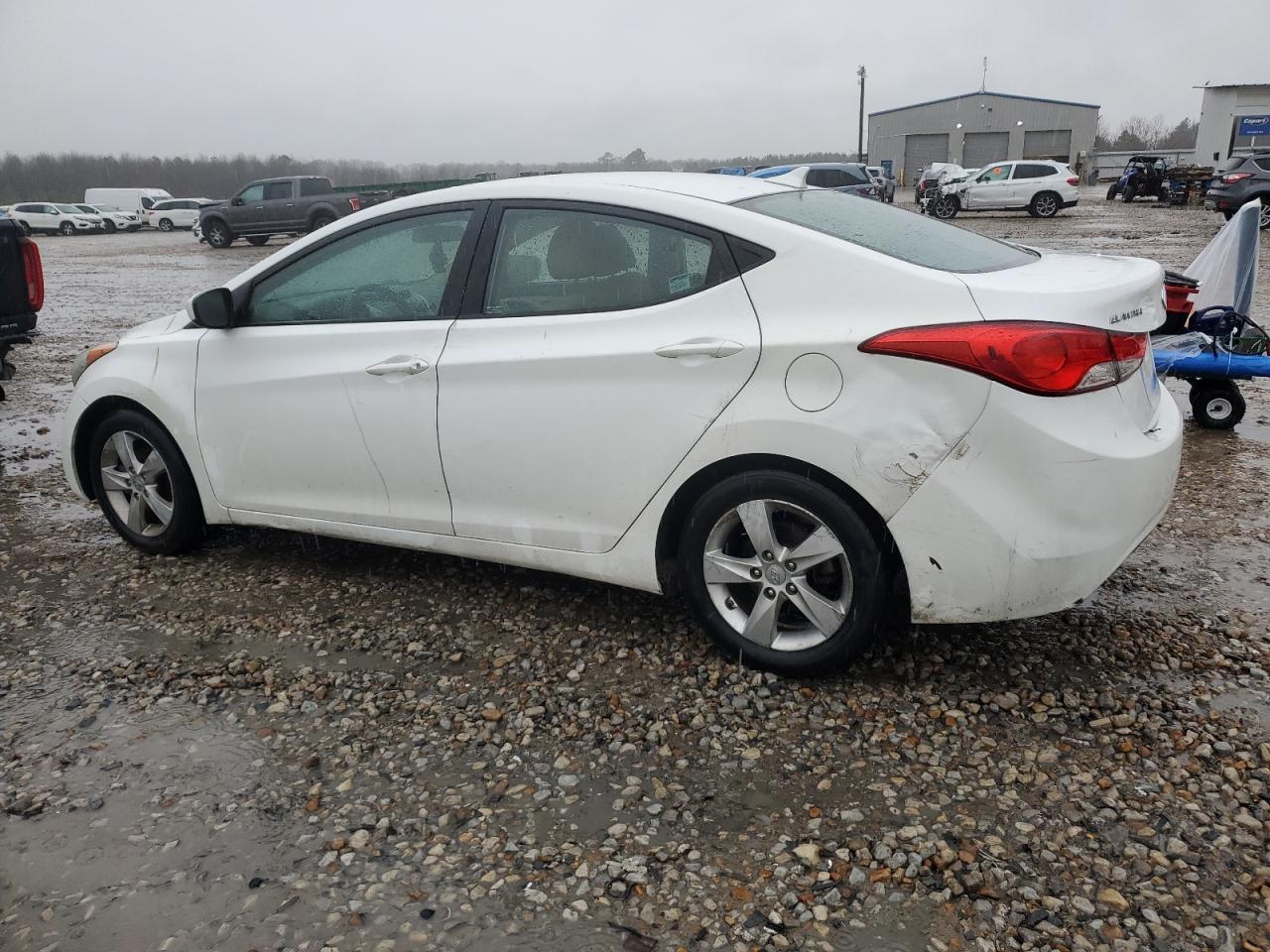 2013 Hyundai Elantra - Image 2