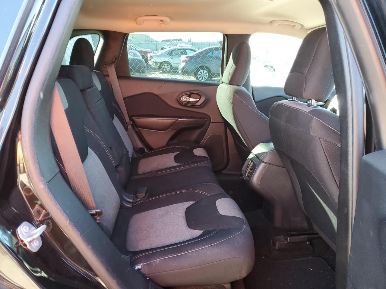 2016 Jeep Grand Cherokee - Image 11