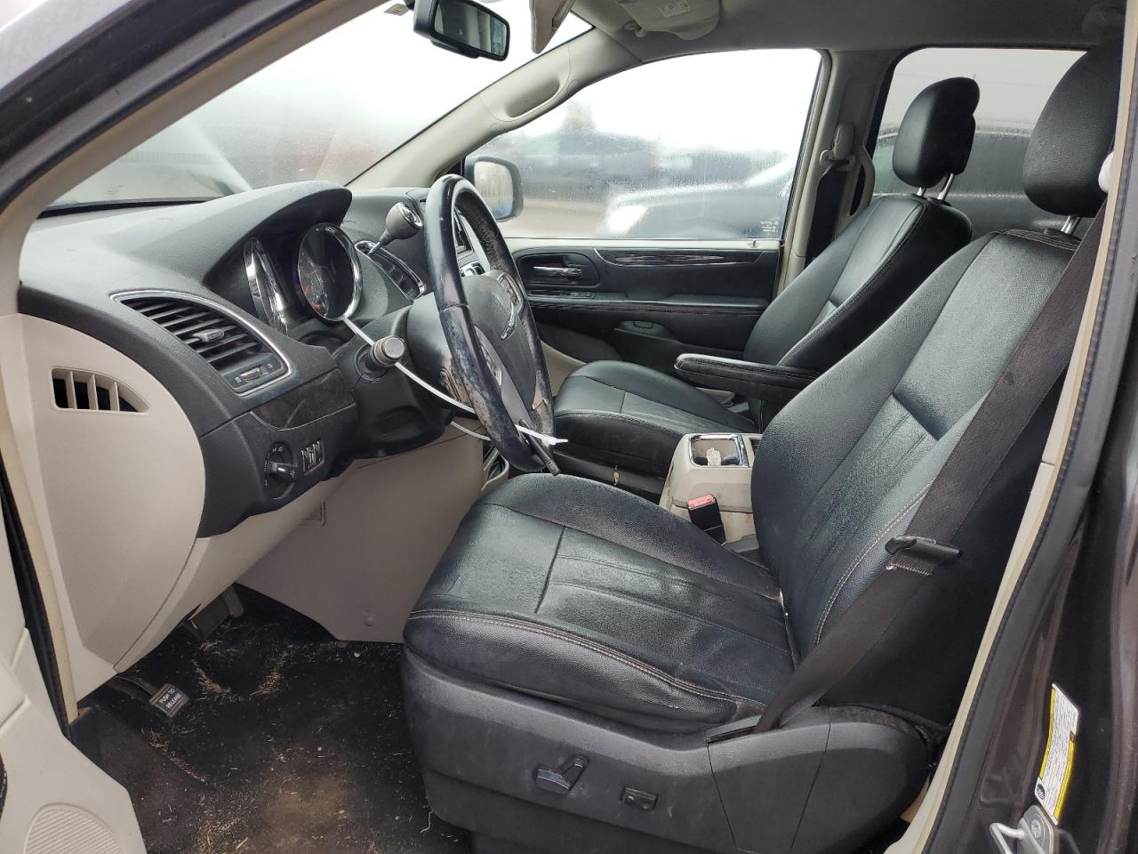 2016 Chrysler Town & Country - Image 7