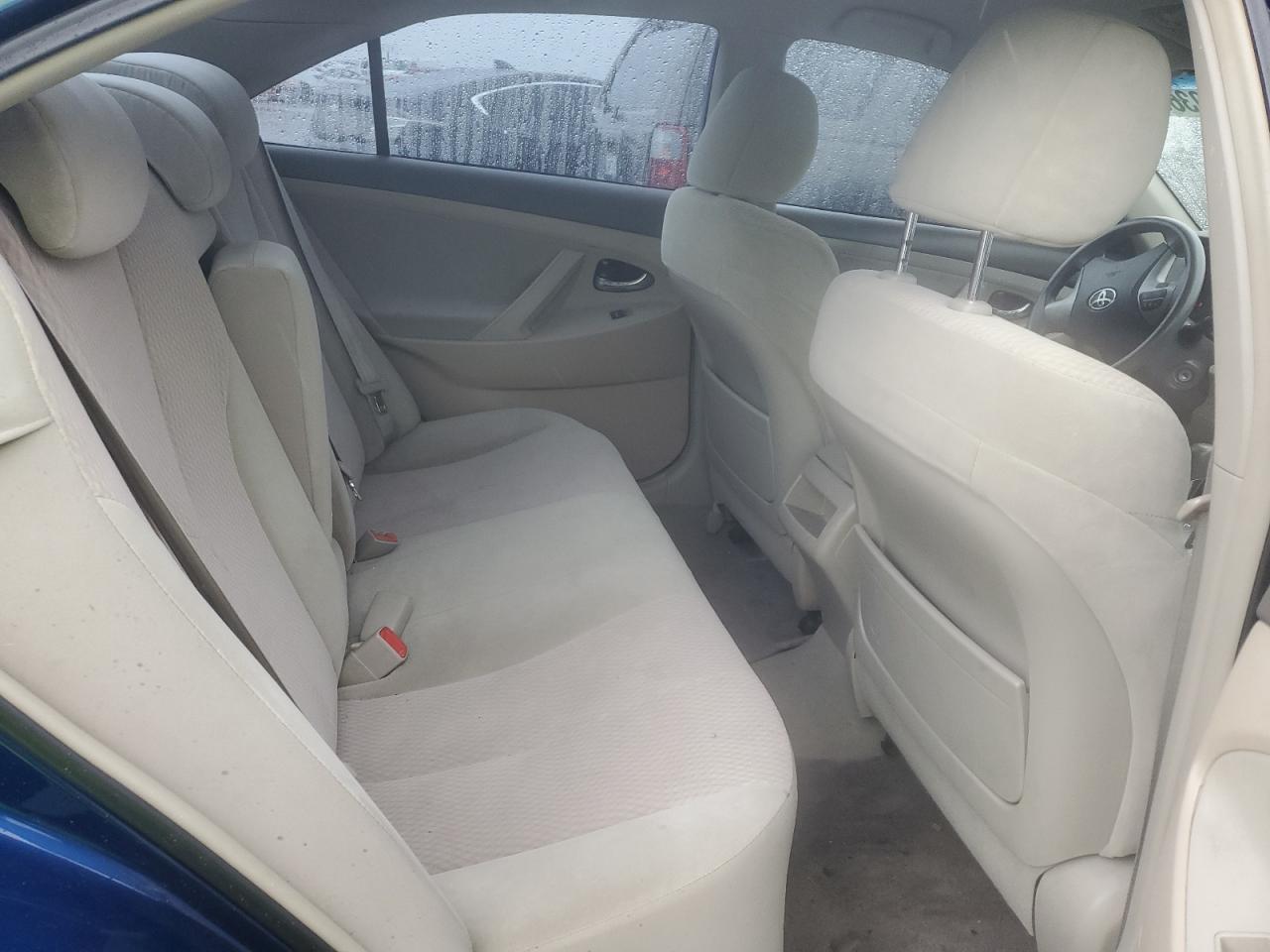 2010 Toyota Camry - Image 10