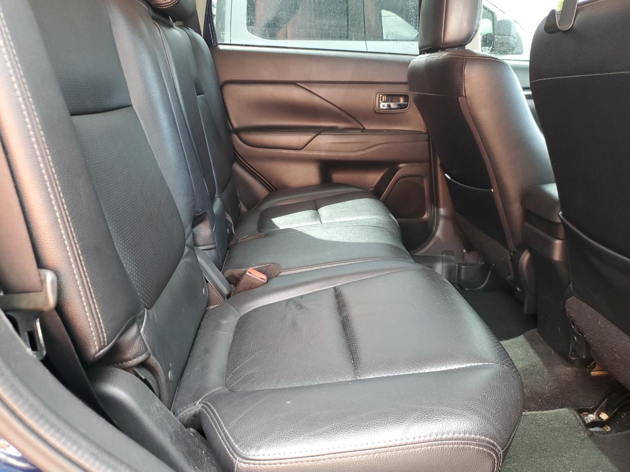 2017 Mitsubishi Outlander - Image 11