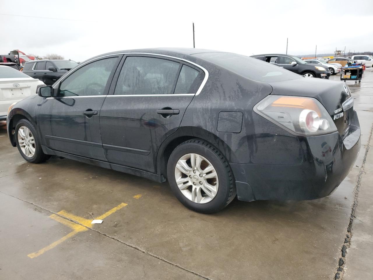 2010 Nissan Altima - Image 2