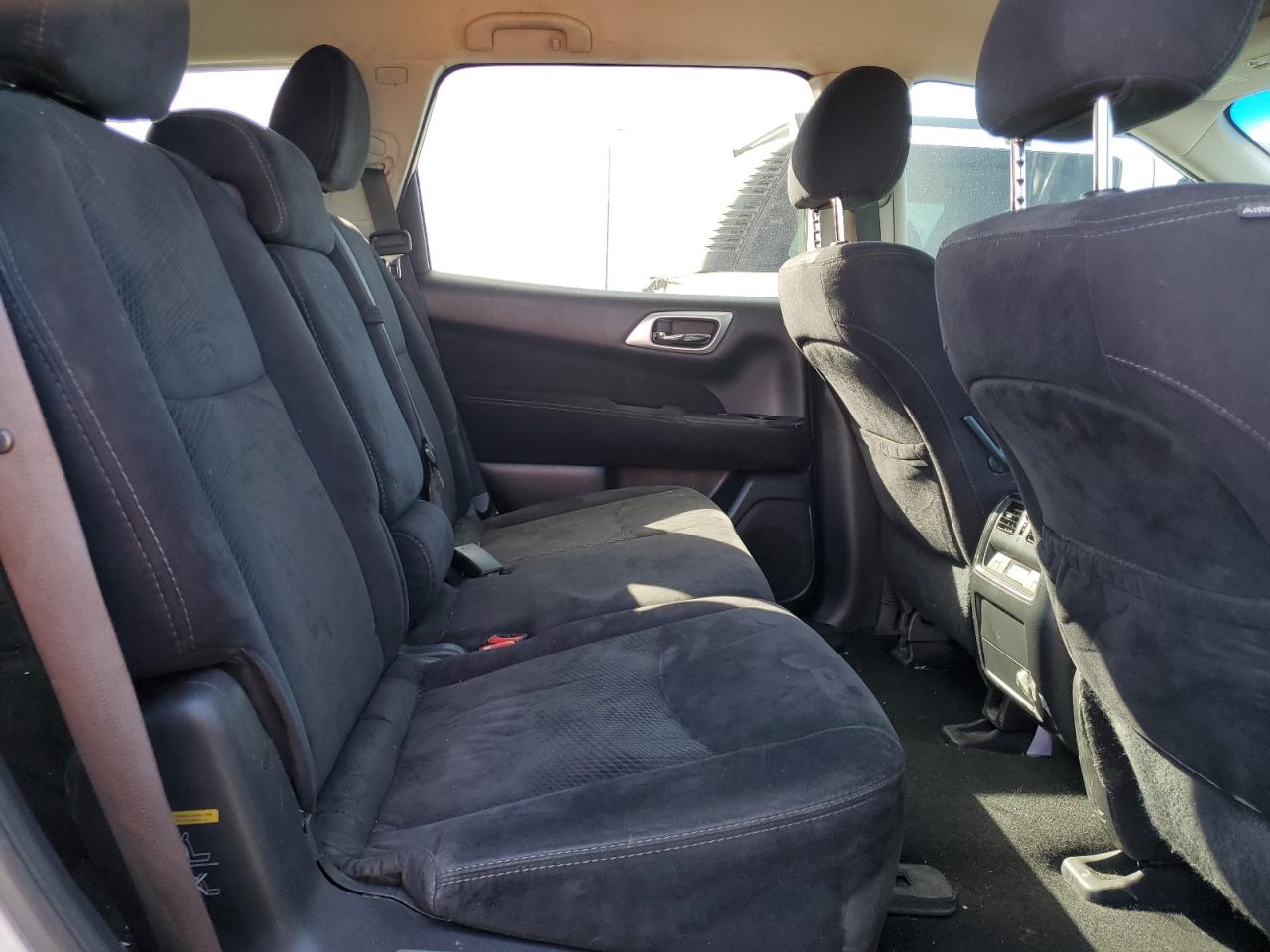 2016 Nissan Pathfinder - Image 11