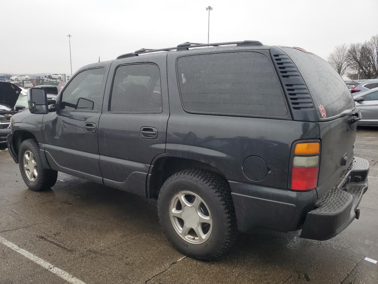 2004 GMC Yukon - Image 2