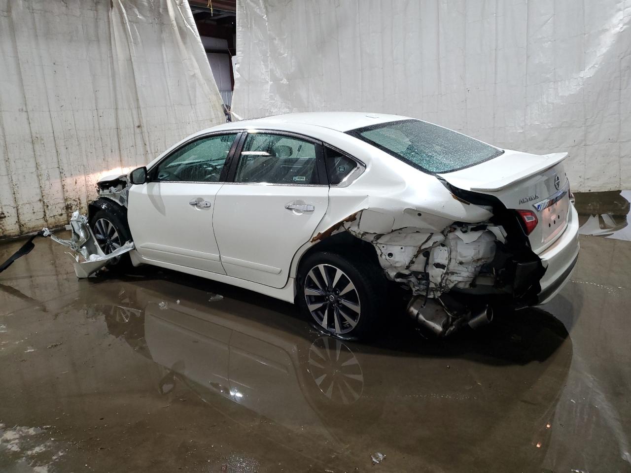 2017 Nissan Altima - Image 2