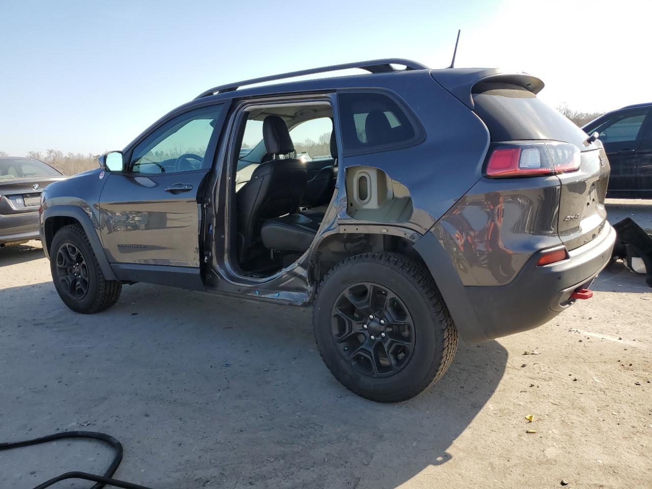 2019 Jeep Cherokee - Image 2
