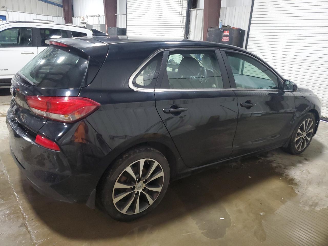 2018 Hyundai Elantra - Image 3