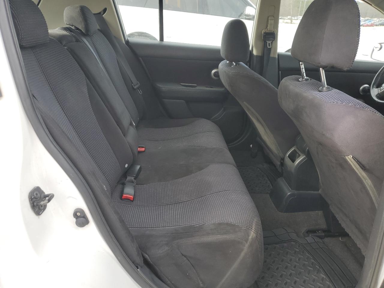 2010 Nissan Versa - Image 10