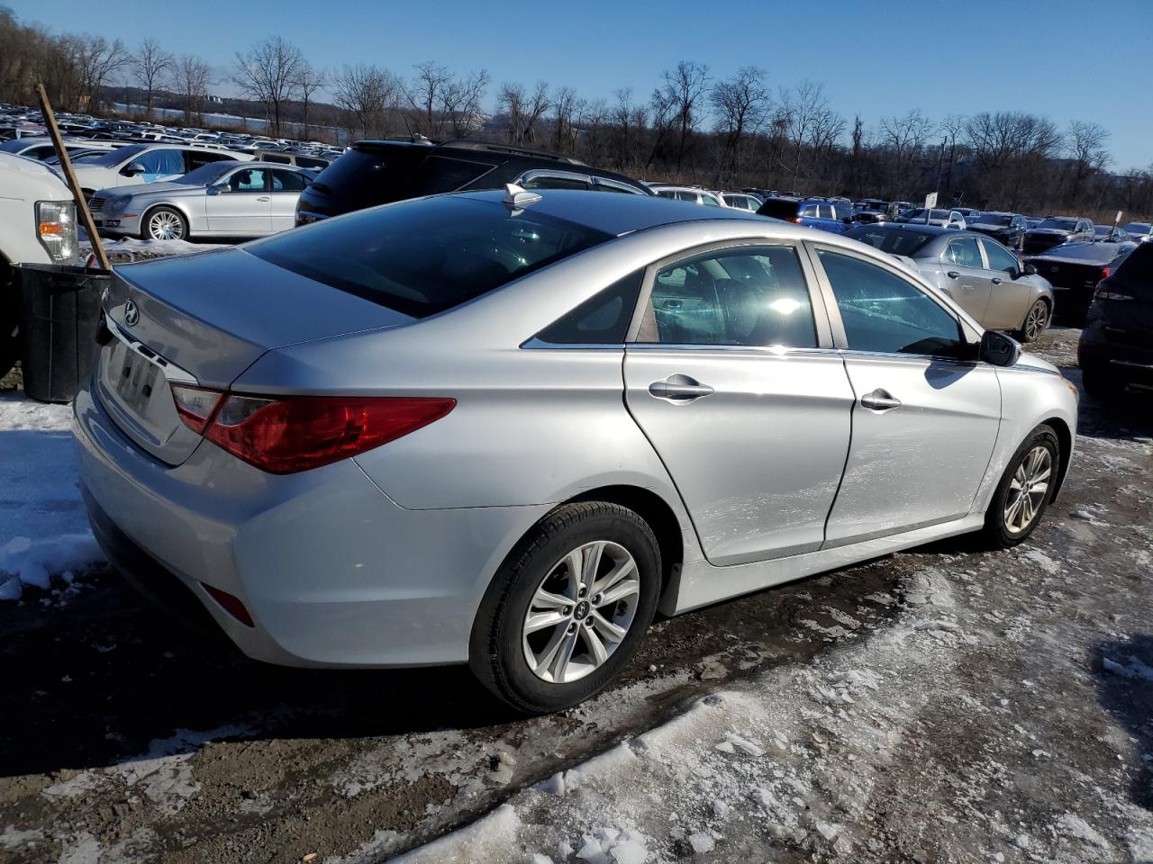 2014 Hyundai Sonata - Image 3