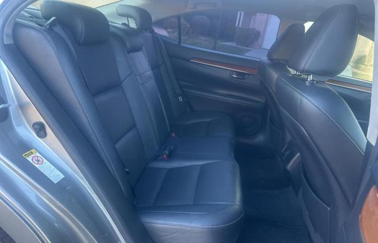 2015 Lexus ES - Image 6