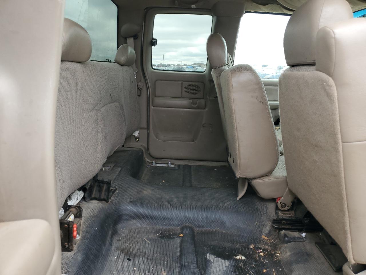 2002 Chevrolet Silverado - Image 10