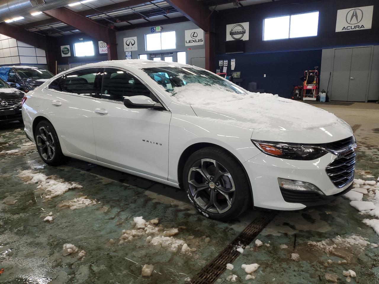2023 Chevrolet Malibu - Image 4